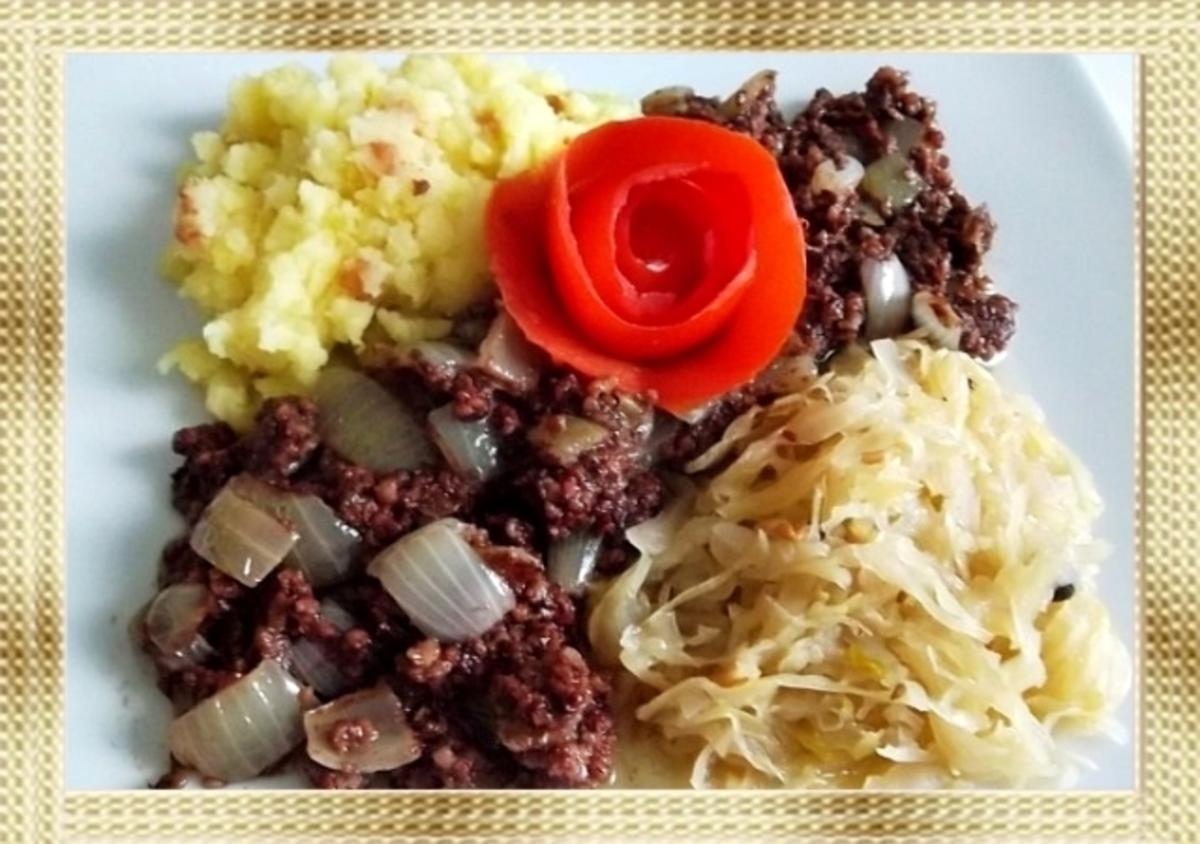Blutwurst mit Sauerkraut und  Stampfkartoffeln - Rezept