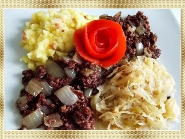 Rezept: Blutwurst mit Sauerkraut und Stampfkartoffeln Blutwurst mit Sauerkraut und Stampfkartoffeln - Rezept