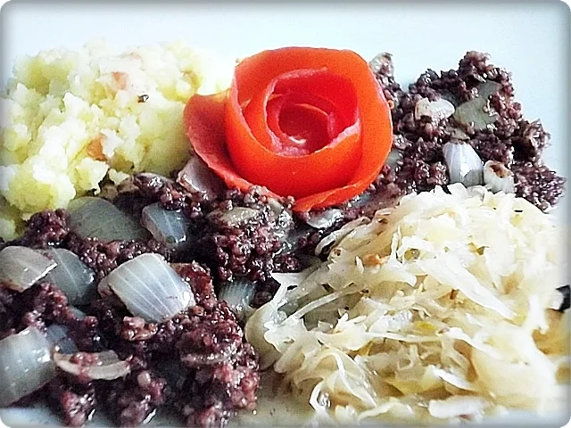Rezept: Blutwurst mit Sauerkraut und Stampfkartoffeln Bild Nr. 3 Blutwurst mit Sauerkraut und Stampfkartoffeln - Rezept - Bild Nr. 3