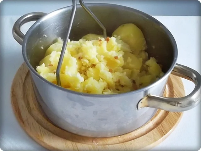 Rezept: Blutwurst mit Sauerkraut und Stampfkartoffeln Bild Nr. 7 Blutwurst mit Sauerkraut und Stampfkartoffeln - Rezept - Bild Nr. 7