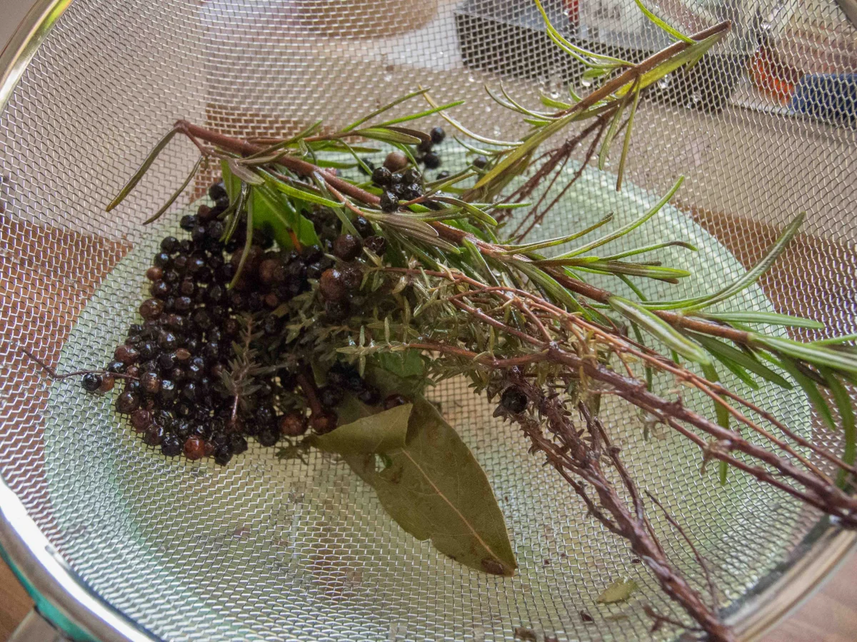 Sauerbraten vom Wildschwein in Rotweinsoße - Rezept - Bild Nr. 1019