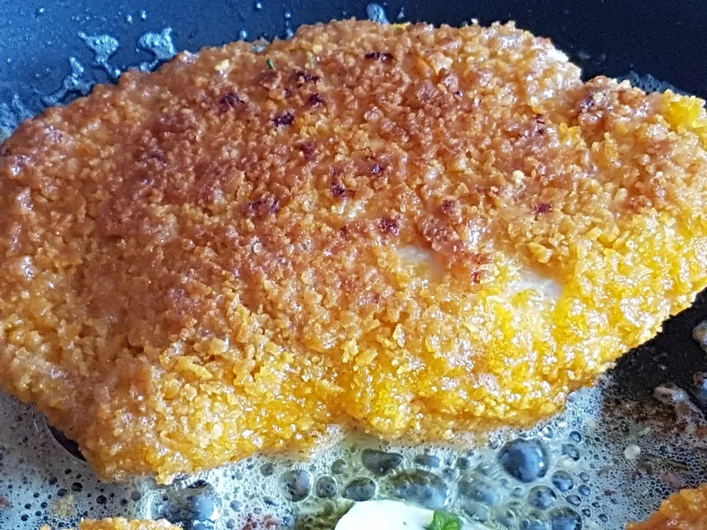 Rezept: Schnitzel (gefüllt) mit Kastanien-Maronenpanade à la Biggi Bild Nr. 3 Schnitzel (gefüllt) mit Kastanien-Maronenpanade à la Biggi - Rezept - Bild Nr. 3
