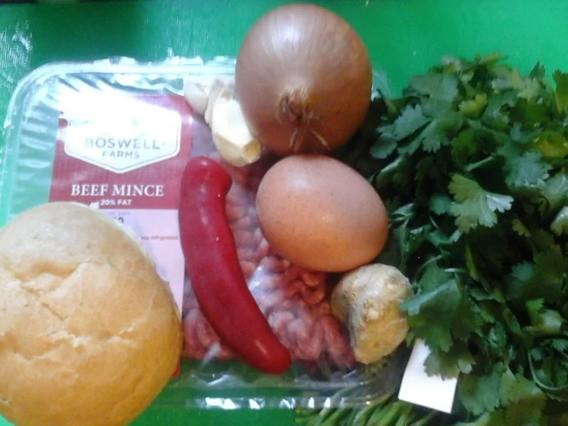 Rezept: Buletten asiatisch gewürzt mit Sauce, Curry-Blumenkohl und Möhren-Kartoffel-Stampf Bild Nr. 942 Buletten asiatisch gewürzt mit Sauce, Curry-Blumenkohl und Möhren-Kartoffel-Stampf - Rezept - Bild Nr. 942