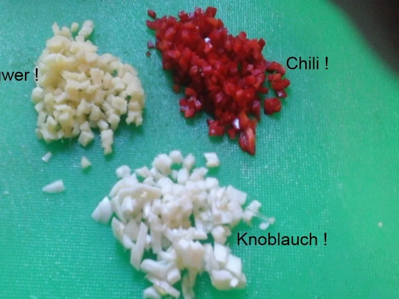 Rezept: Buletten asiatisch gewürzt mit Sauce, Curry-Blumenkohl und Möhren-Kartoffel-Stampf Bild Nr. 943 Buletten asiatisch gewürzt mit Sauce, Curry-Blumenkohl und Möhren-Kartoffel-Stampf - Rezept - Bild Nr. 943