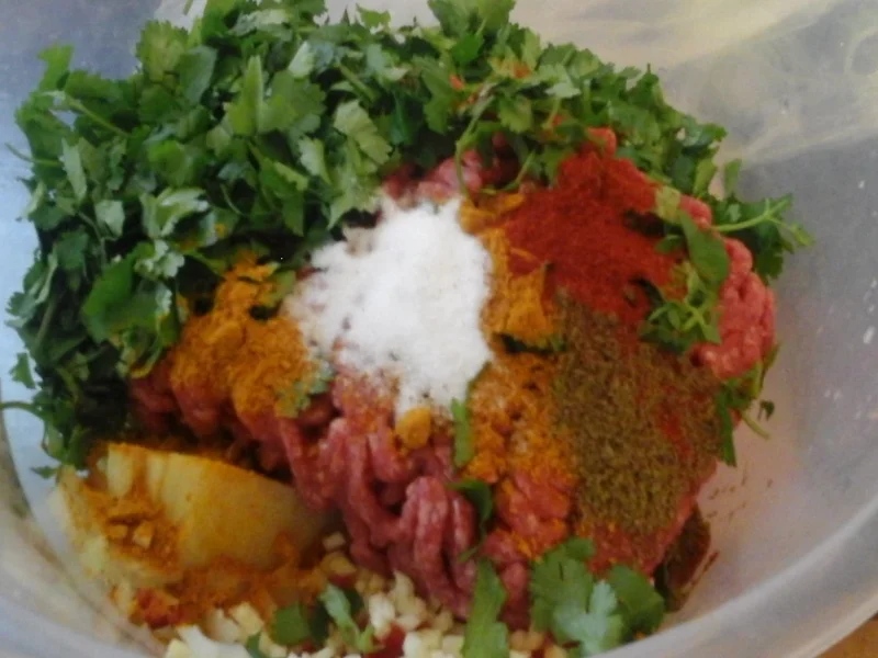 Rezept: Buletten asiatisch gewürzt mit Sauce, Curry-Blumenkohl und Möhren-Kartoffel-Stampf Bild Nr. 944 Buletten asiatisch gewürzt mit Sauce, Curry-Blumenkohl und Möhren-Kartoffel-Stampf - Rezept - Bild Nr. 944