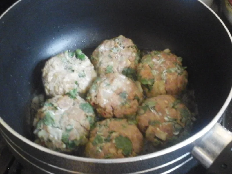 Rezept: Buletten asiatisch gewürzt mit Sauce, Curry-Blumenkohl und Möhren-Kartoffel-Stampf Bild Nr. 946 Buletten asiatisch gewürzt mit Sauce, Curry-Blumenkohl und Möhren-Kartoffel-Stampf - Rezept - Bild Nr. 946