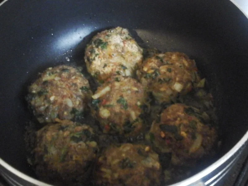 Rezept: Buletten asiatisch gewürzt mit Sauce, Curry-Blumenkohl und Möhren-Kartoffel-Stampf Bild Nr. 947 Buletten asiatisch gewürzt mit Sauce, Curry-Blumenkohl und Möhren-Kartoffel-Stampf - Rezept - Bild Nr. 947