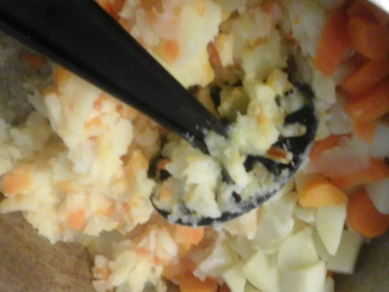 Rezept: Buletten asiatisch gewürzt mit Sauce, Curry-Blumenkohl und Möhren-Kartoffel-Stampf Bild Nr. 950 Buletten asiatisch gewürzt mit Sauce, Curry-Blumenkohl und Möhren-Kartoffel-Stampf - Rezept - Bild Nr. 950