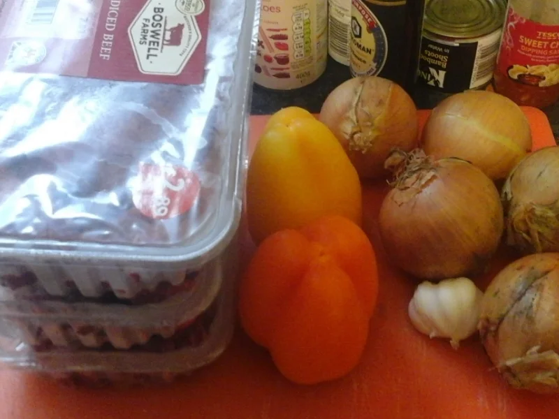 Rindergulasch mit Rosenkohl und Rosmarinkartoffeln - Rezept - Bild Nr. 942