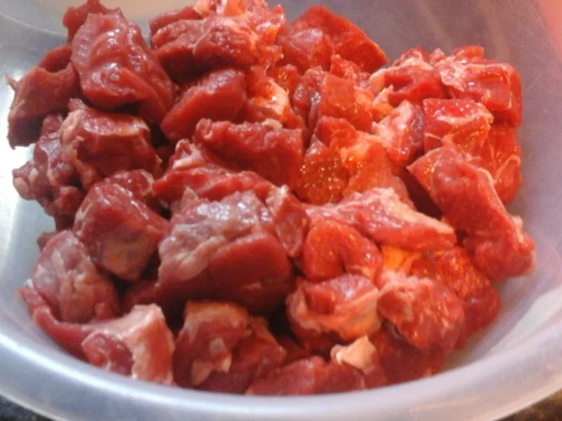 Rindergulasch mit Rosenkohl und Rosmarinkartoffeln - Rezept - Bild Nr. 943