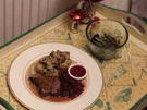 Allgäuer Hirschkalbsfilet mit Semmelknödel, Blaukraut und frischen Steinpilzen - Rezept