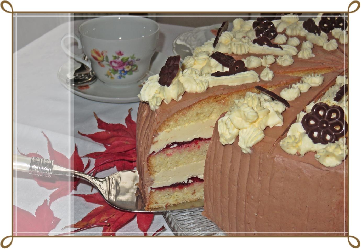 Bilder für Buttercremetorte - saftig & lecker - Rezept