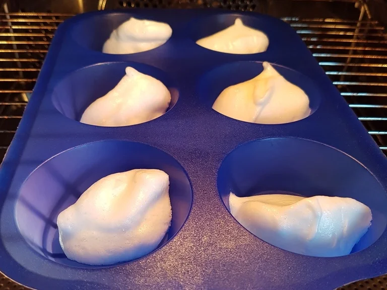 Eischneekugeln auf Kastanien Orangenboden - Rezept - Bild Nr. 948