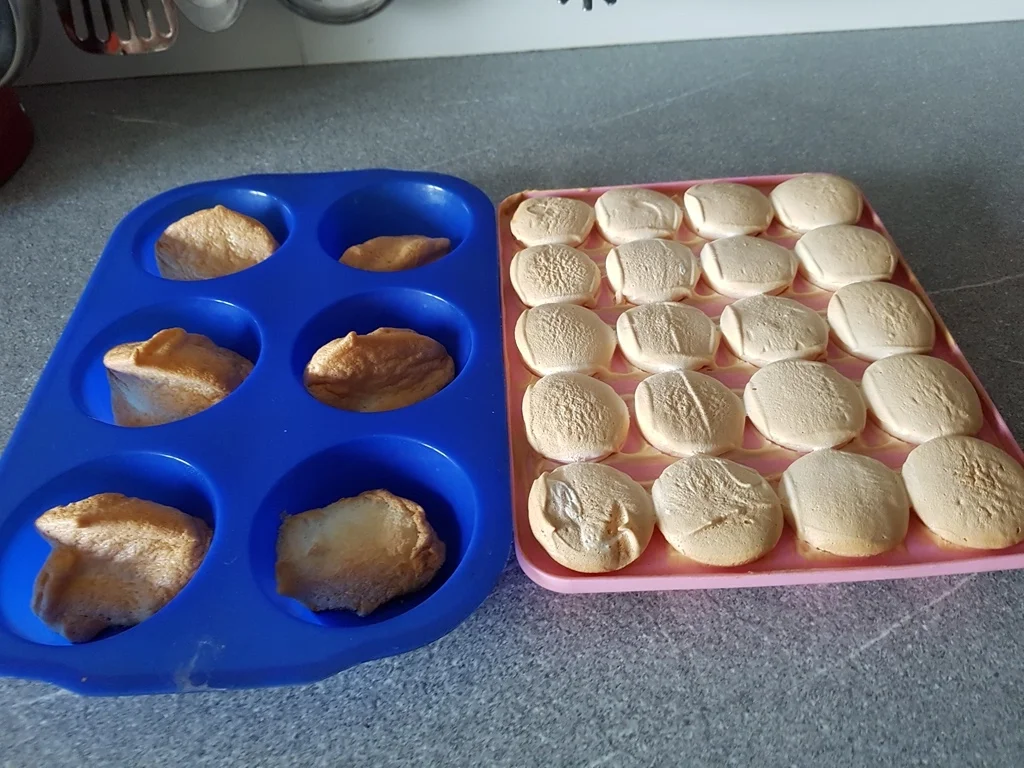 Eischneekugeln auf Kastanien Orangenboden - Rezept - Bild Nr. 949