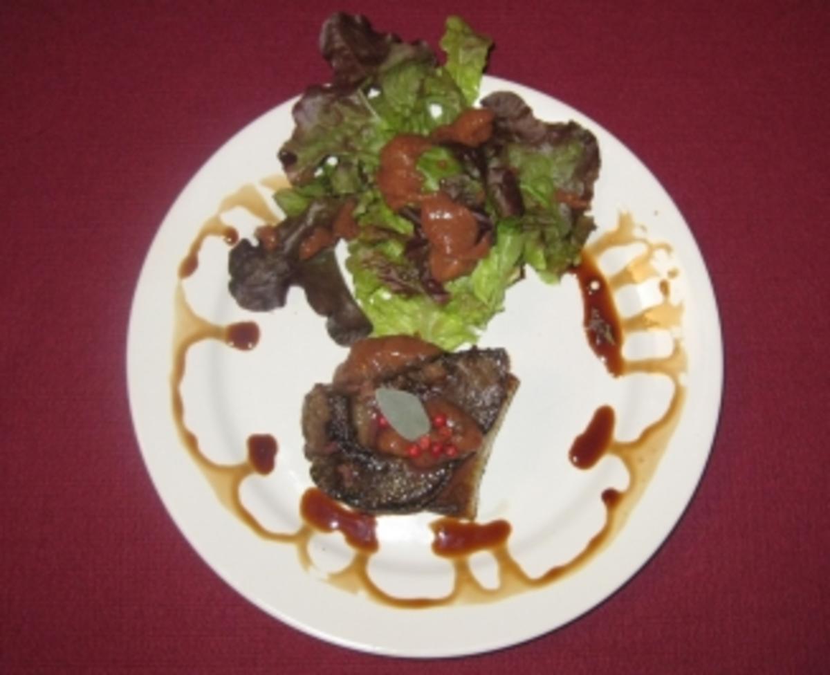 Salbeileber vom Rehbock auf Feigenmus mit rotem Pfeffer und Salat - Rezept