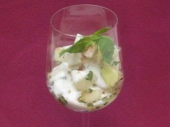 Zweierlei Melone mit Honig und Minze an Zimt-Orangen-Joghurt - Rezept