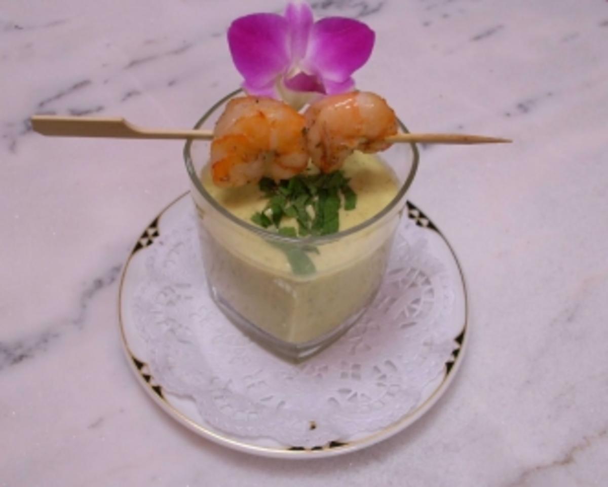 Zucchinischaumsuppe mit gebratenen Scampi - Rezept - kochbar.de