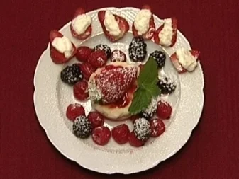 Rezept: Griesflammeri an besoffenen Früchten (Dagmar Frederic) Griesflammeri an besoffenen Früchten (Dagmar Frederic) - Rezept