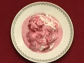 Rezept: Himbeeren auf Meringue mit Vanille und Marc de Champagne (Jochen Senf) Himbeeren auf Meringue mit Vanille und Marc de Champagne (Jochen Senf) - Rezept