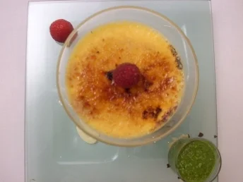 Rosmarin Crème brûlée mit süßem Pesto - Rezept