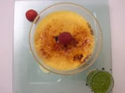 Rosmarin Crème brûlée mit süßem Pesto - Rezept