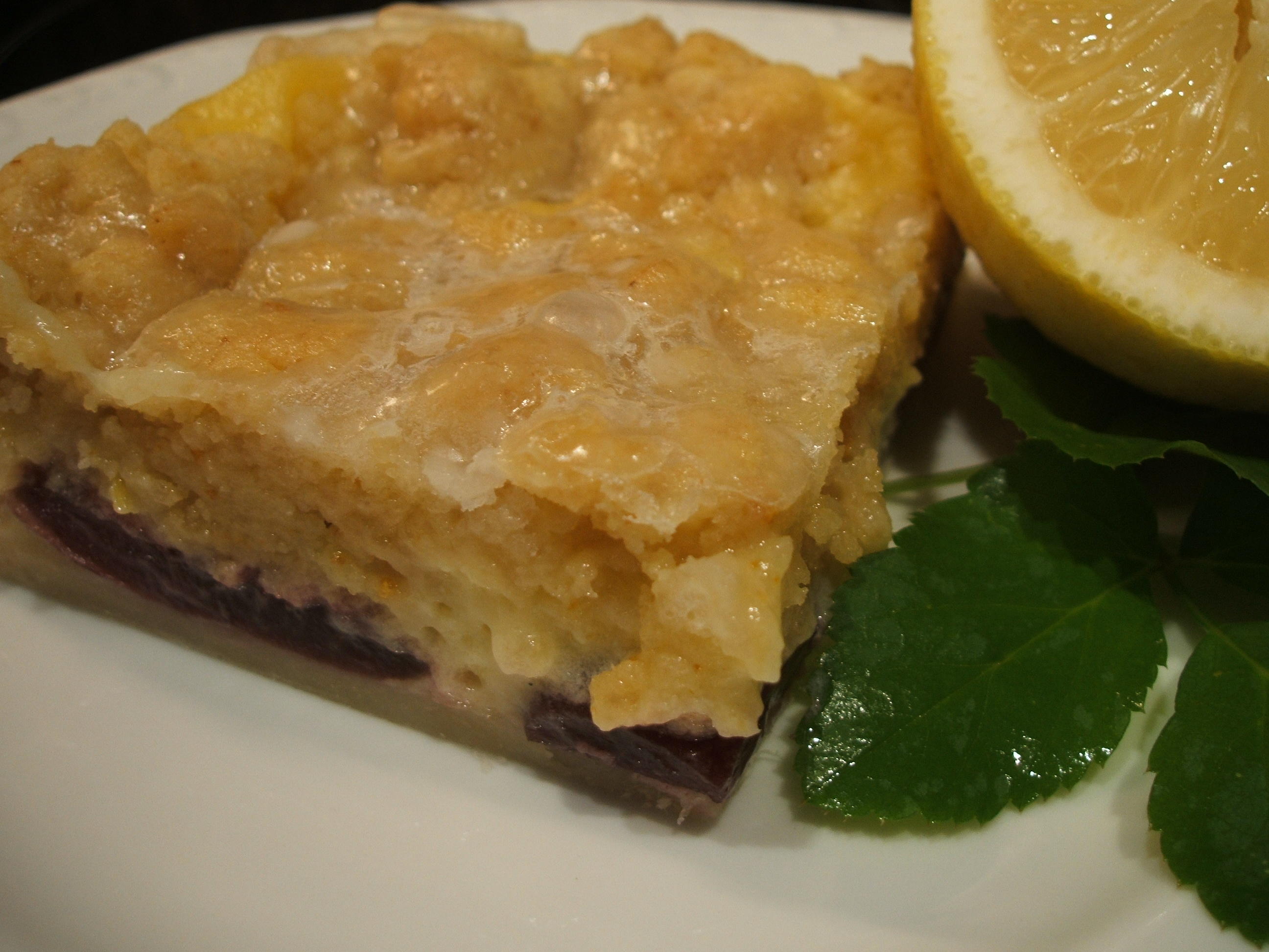 Bilder für Backen: Vanille-Zitronenschnitte mit Kirschen und Streusel - Rezept