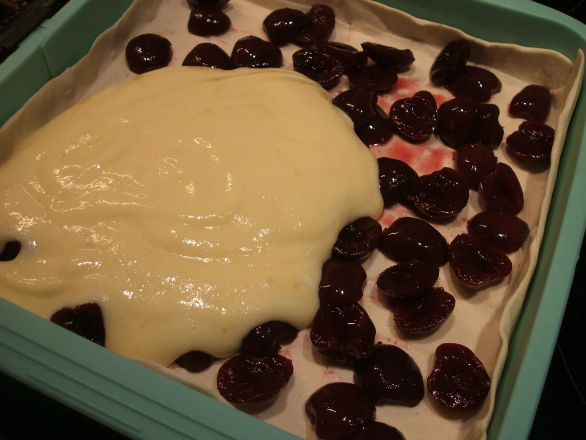 Backen: Vanille-Zitronenschnitte mit Kirschen und Streusel - Rezept - Bild Nr. 955