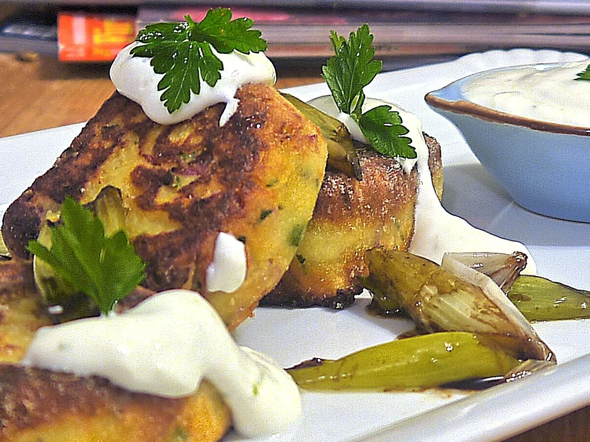 Kartoffel-Chorizo-Taler mit Limettendip und karamellisierten Lauchzwiebeln - Rezept - Bild Nr. 952