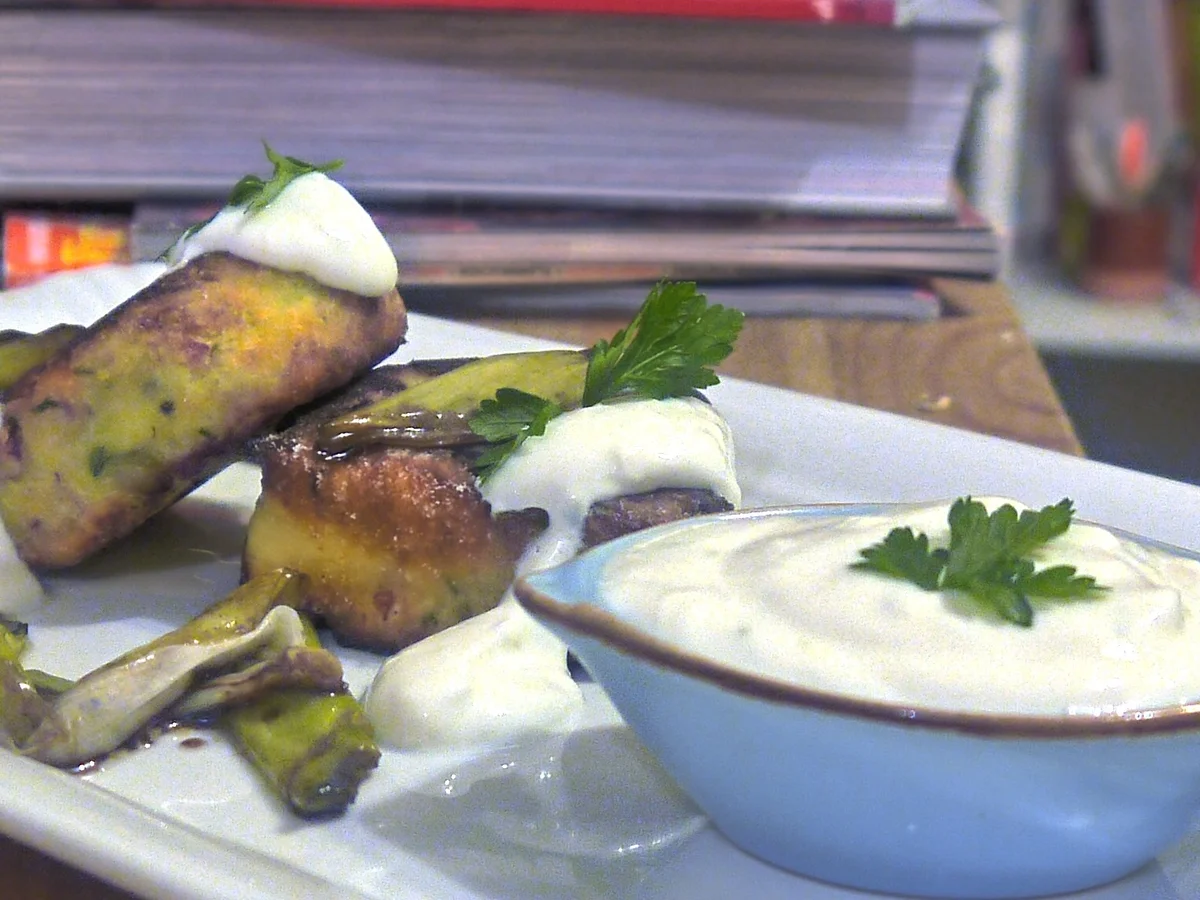 Kartoffel-Chorizo-Taler mit Limettendip und karamellisierten Lauchzwiebeln - Rezept - Bild Nr. 954