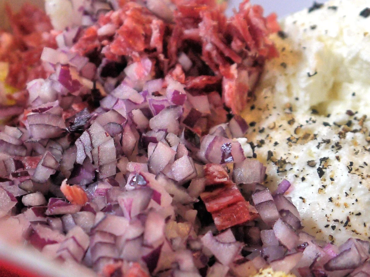 Kartoffel-Chorizo-Taler mit Limettendip und karamellisierten Lauchzwiebeln - Rezept - Bild Nr. 959