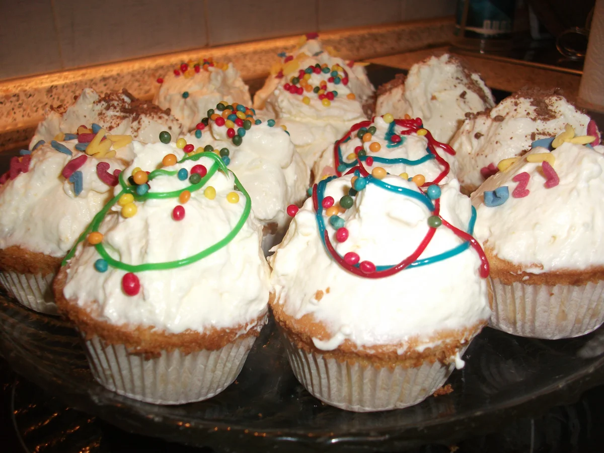 Muffins mit Sahne-Schmand-Haube  - Rezept - Bild Nr. 953