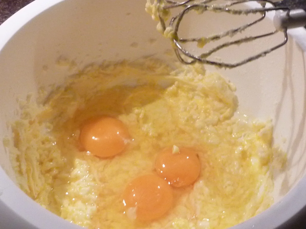 Rezept: Baumnuss-Marronikuchen mit Apfelsaftcreme Bild Nr. 955 Baumnuss-Marronikuchen mit Apfelsaftcreme - Rezept - Bild Nr. 955