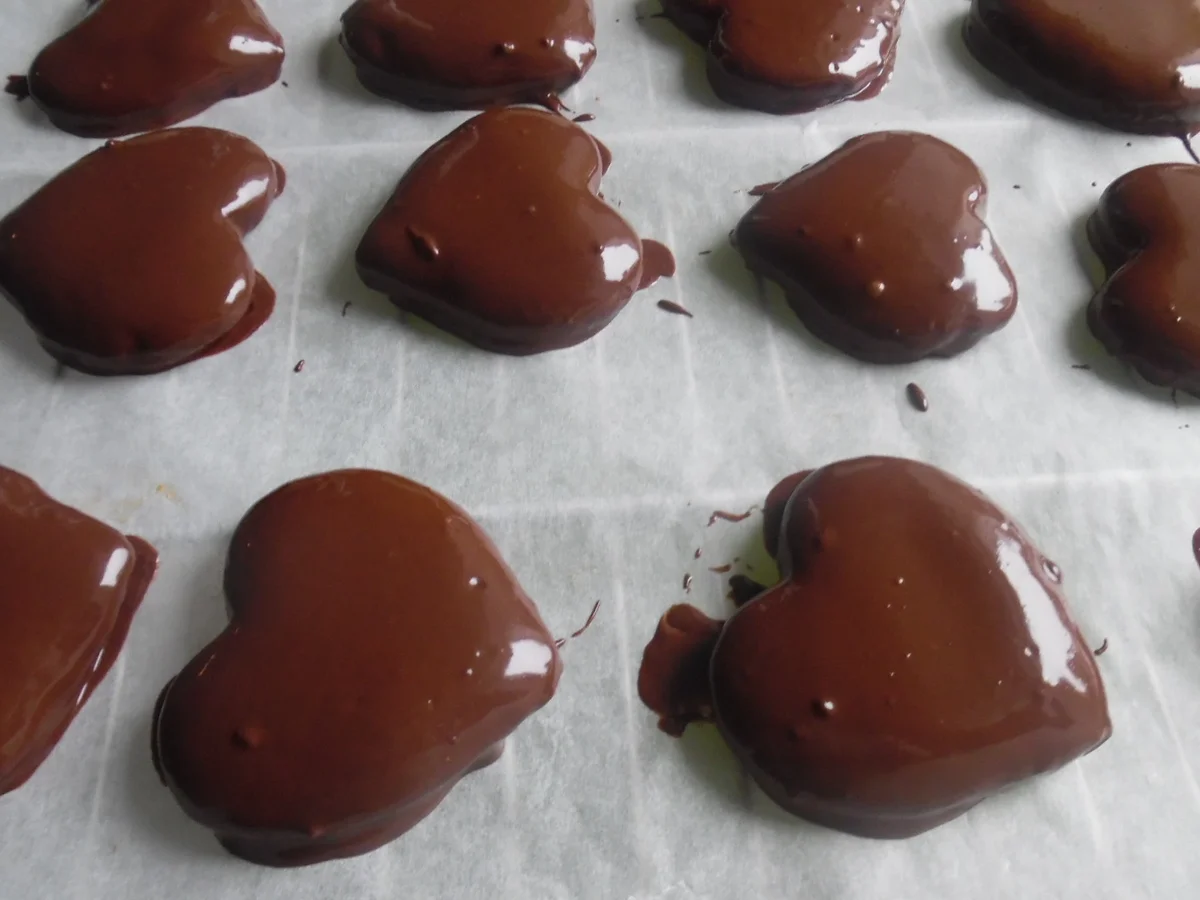 Rezept: Lebkuchenherzen, fruchtig gefüllt Bild Nr. 999 Lebkuchenherzen, fruchtig gefüllt - Rezept - Bild Nr. 999