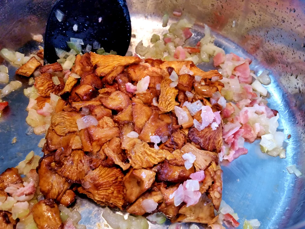 Rezept: Kartoffelsuppe mit Pfifferlingen Bild Nr. 1007 Kartoffelsuppe mit Pfifferlingen - Rezept - Bild Nr. 1007