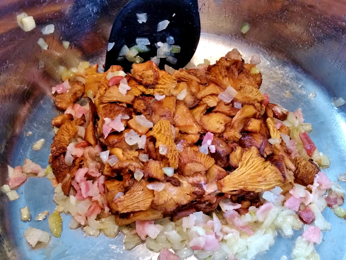 Rezept: Kartoffelsuppe mit Pfifferlingen Bild Nr. 1008 Kartoffelsuppe mit Pfifferlingen - Rezept - Bild Nr. 1008