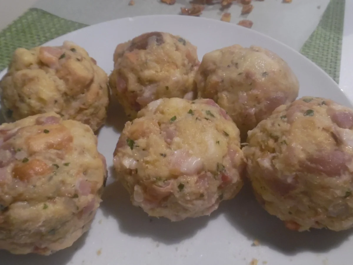 Tiroler Speck-Knödel mit Rahm-Sauerkraut und Zwiebelschmelze - Rezept - Bild Nr. 1006