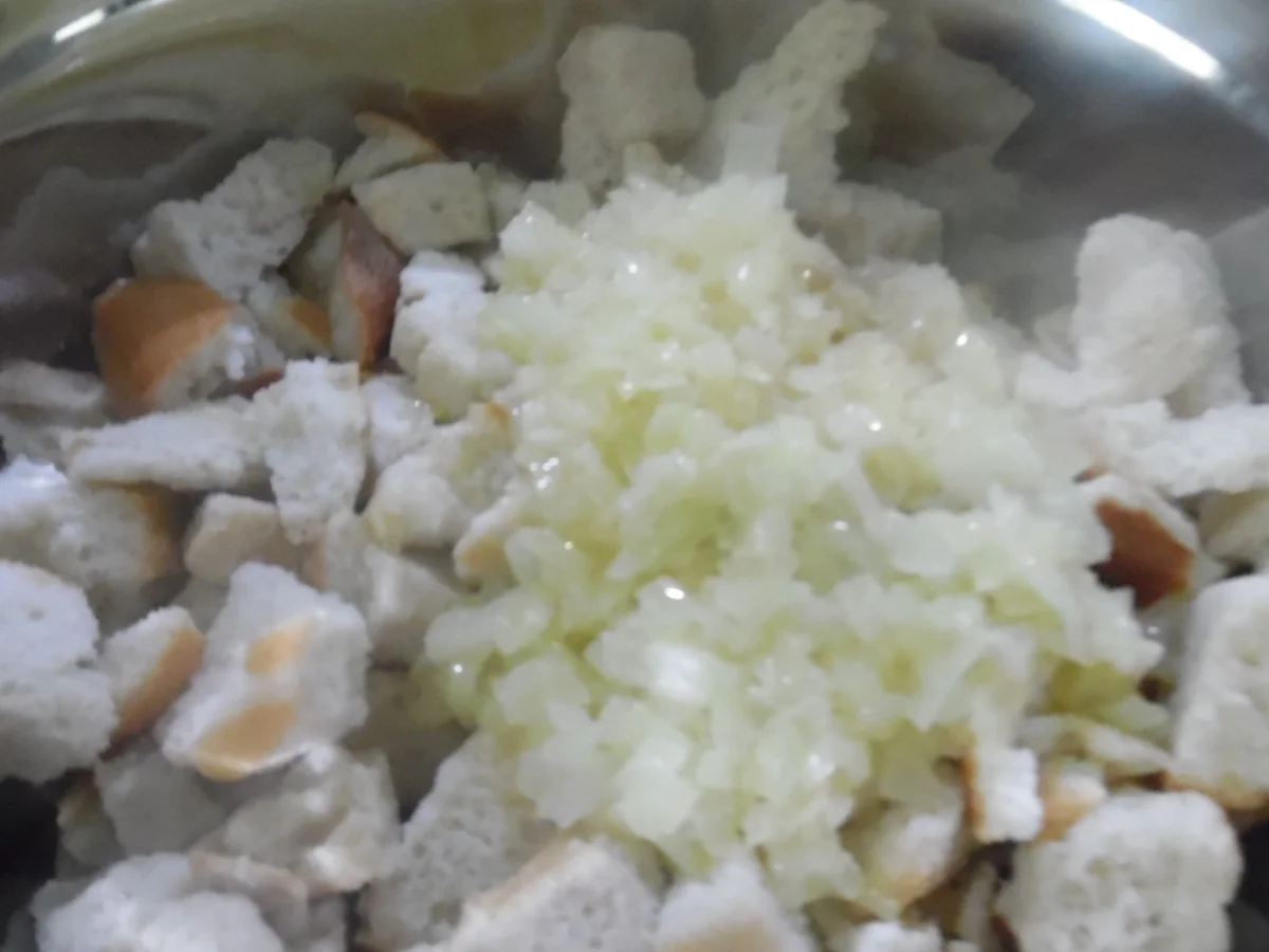 Tiroler Speck-Knödel mit Rahm-Sauerkraut und Zwiebelschmelze - Rezept - Bild Nr. 1009