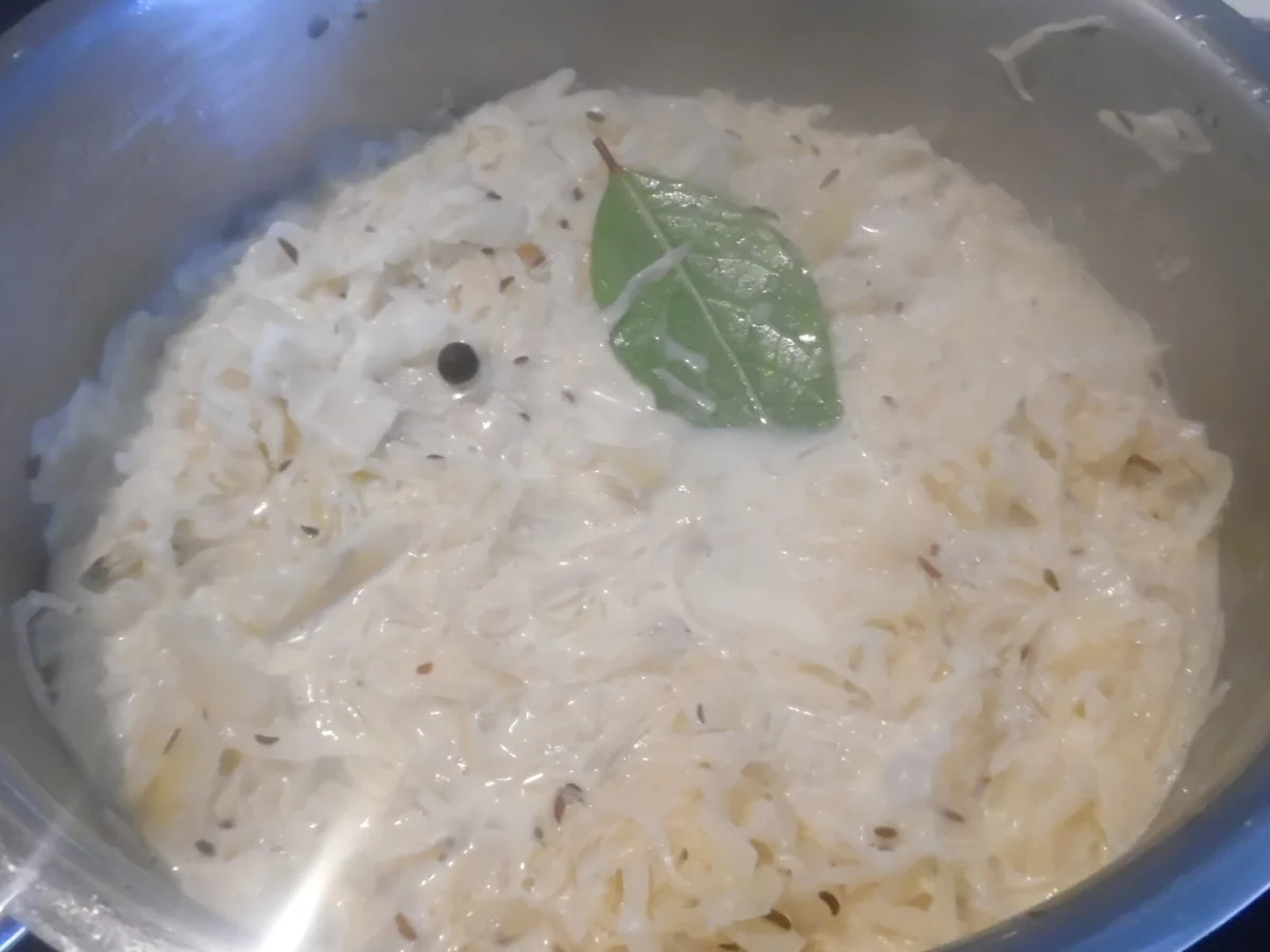 Tiroler Speck-Knödel mit Rahm-Sauerkraut und Zwiebelschmelze - Rezept - Bild Nr. 1012