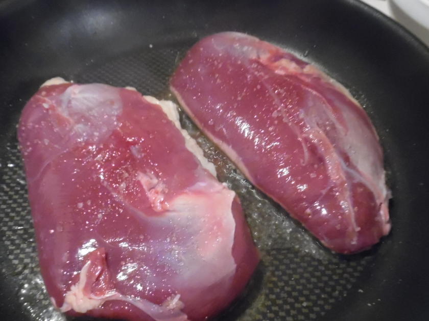 Glasierte Entenbrust mit pikanter Soße - Rezept - kochbar.de