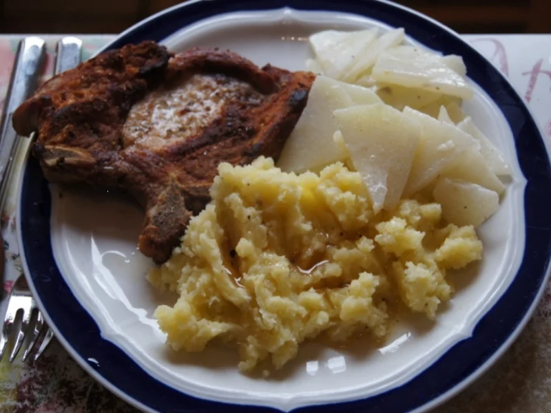 Stielkotelett mit Kohlrabigemüse und Kartoffelstampf - Rezept - Bild Nr. 1034