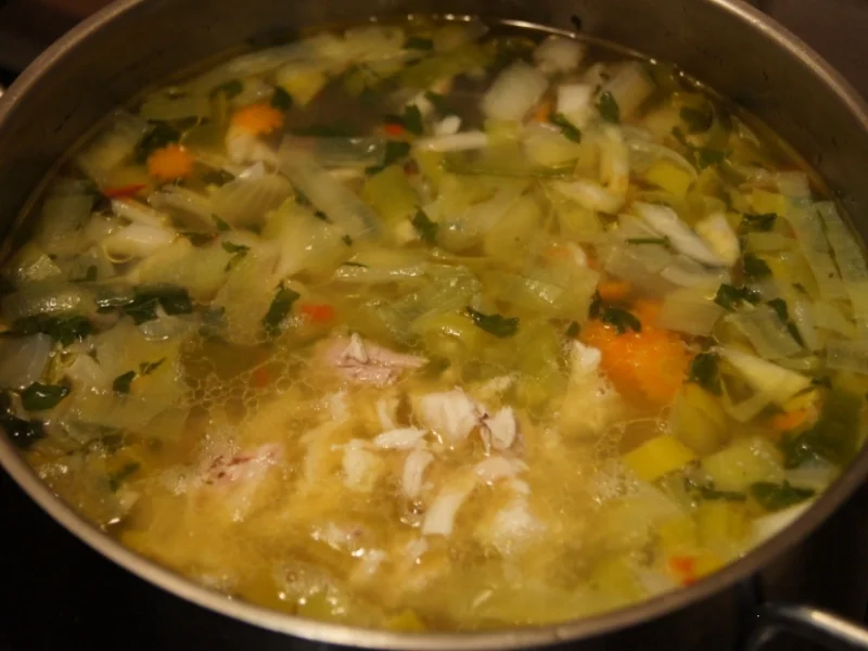 Hähnchensuppe mit Gemüse und Eierblumeneinlage - Rezept - Bild Nr. 1042