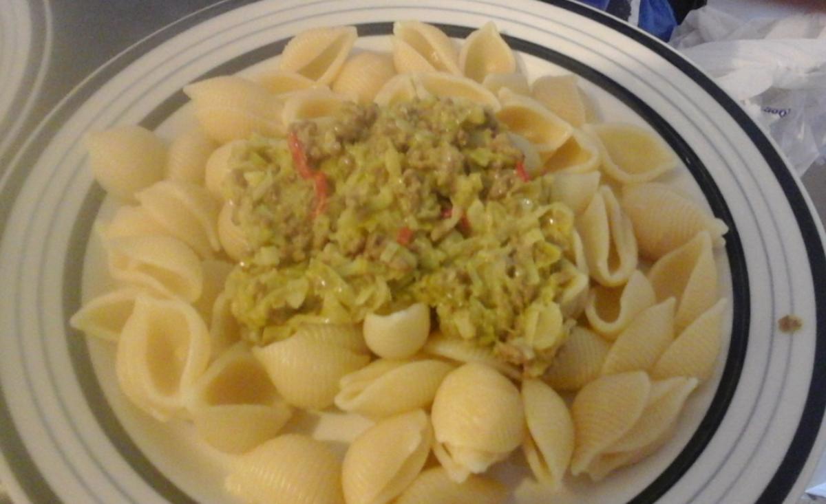 Porree-Rinddfleisch-Pasta und gemischten Salat - Rezept - Bild Nr. 1024