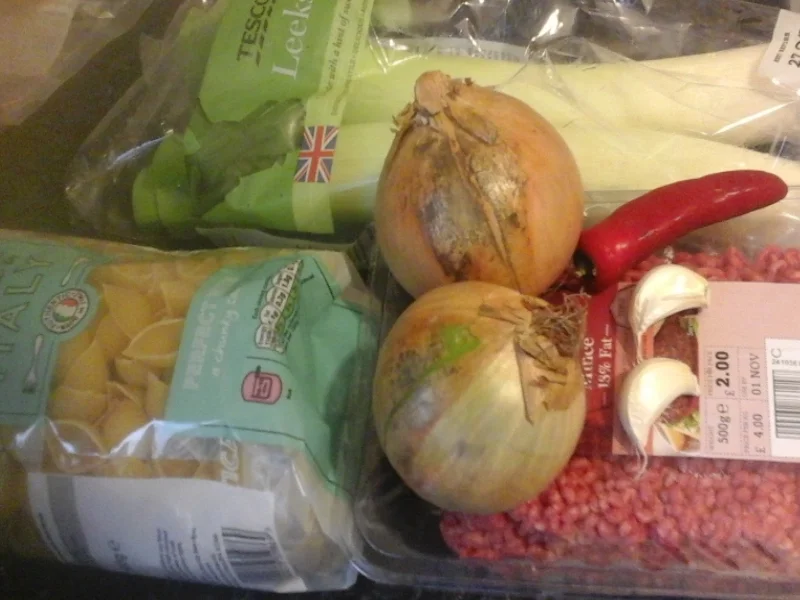 Porree-Rinddfleisch-Pasta und gemischten Salat - Rezept - Bild Nr. 1025