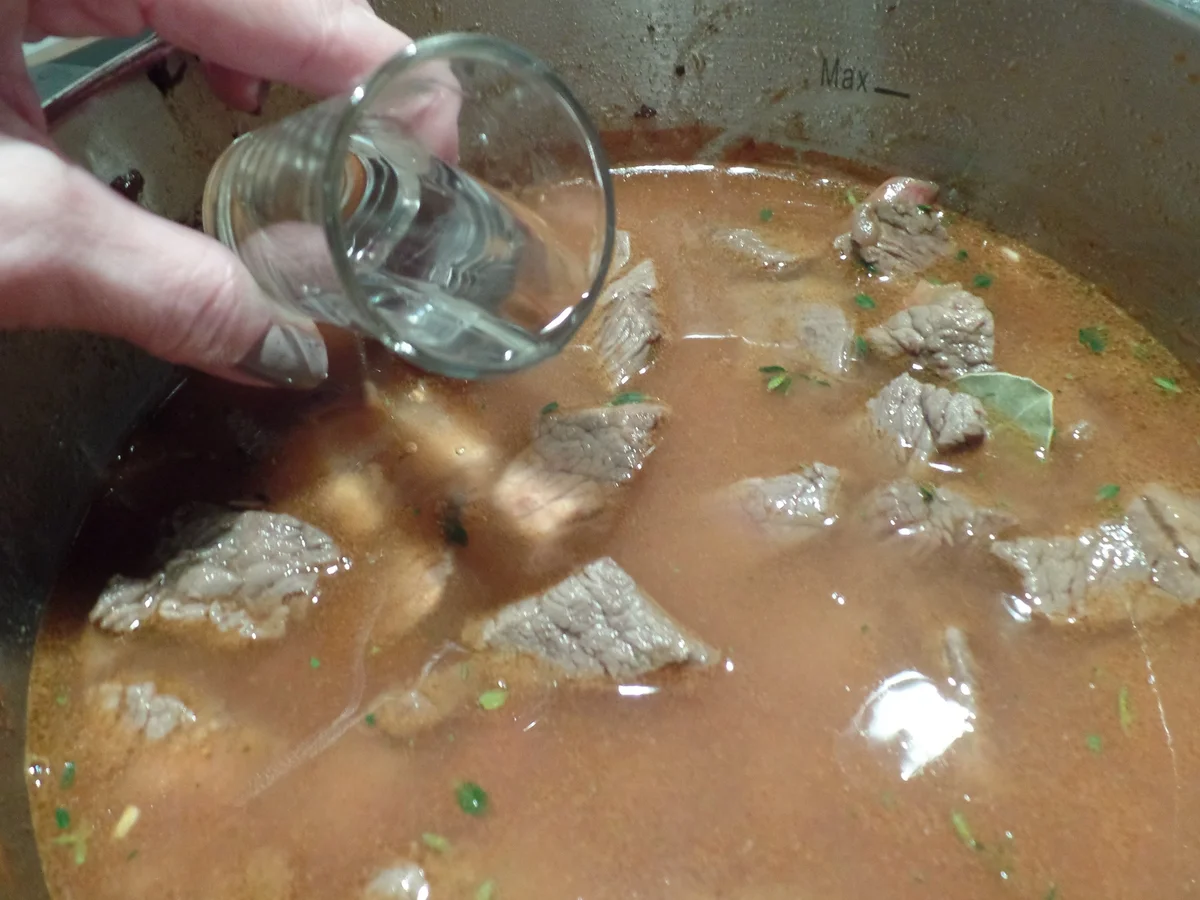 Rezept: Ouzo-Rind mit Reisnudeln Bild Nr. 1032 Ouzo-Rind mit Reisnudeln - Rezept - Bild Nr. 1032