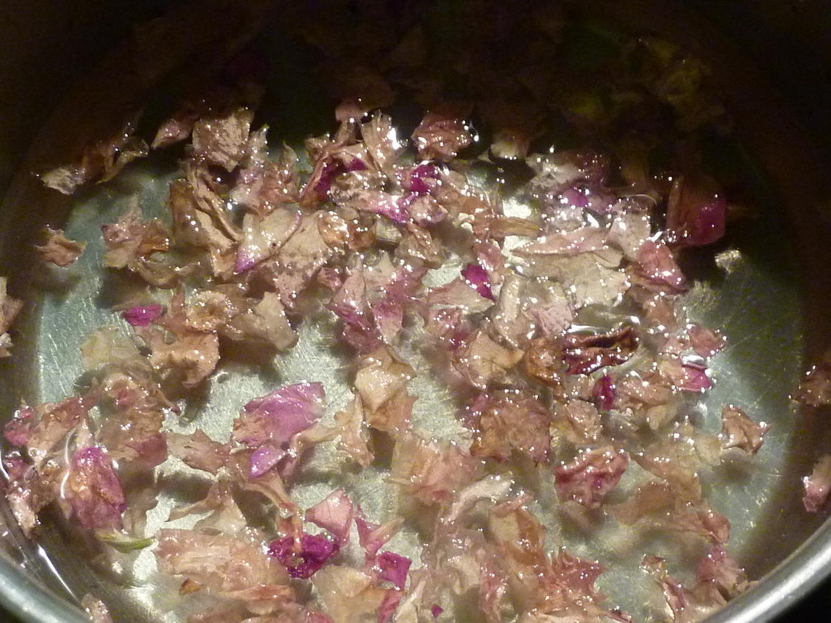 Rosenblüten Glace mit Litschi Früchte - Rezept - Bild Nr. 1034