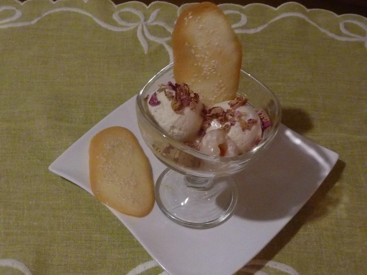 Rosenblüten Glace mit Litschi Früchte - Rezept - Bild Nr. 1038