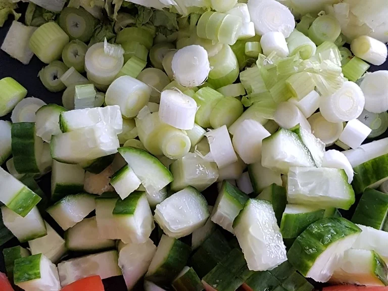 Rezept: Salat mit Mango-Chili-Dressing Bild Nr. 4 Salat mit Mango-Chili-Dressing - Rezept - Bild Nr. 4