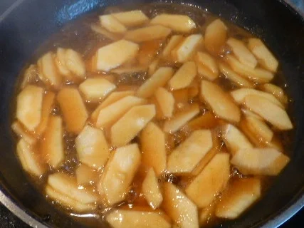 Rumpsteak mit Zwiebel-Kartoffelstampf und Balsamico-Apfel-Sauce - Rezept - Bild Nr. 1040