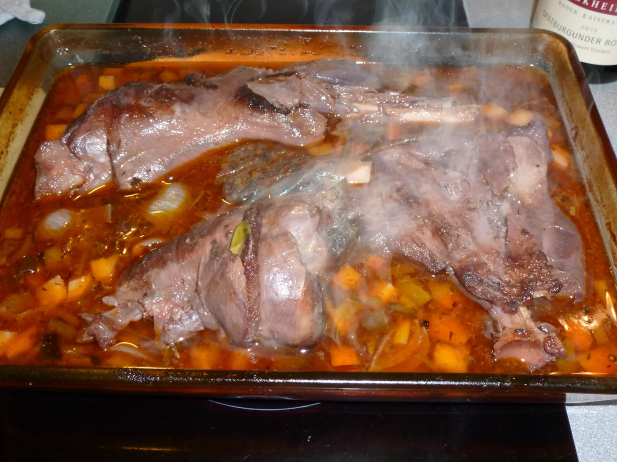 Rezept: Sauerbraten von der Rehkeule, aus dem Backofen Bild Nr. 1072 Sauerbraten von der Rehkeule, aus dem Backofen - Rezept - Bild Nr. 1072