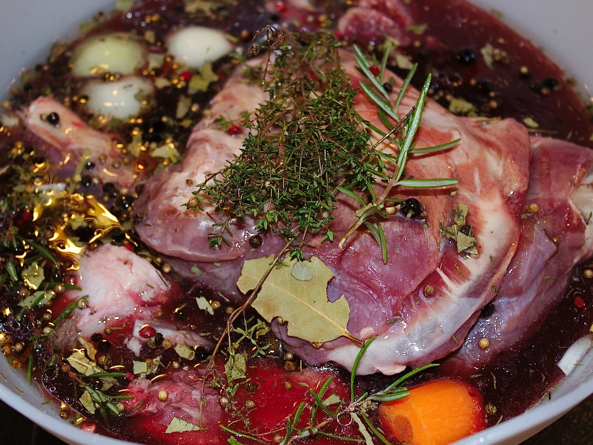 Rezept: Sauerbraten von der Rehkeule, aus dem Backofen Bild Nr. 1068 Sauerbraten von der Rehkeule, aus dem Backofen - Rezept - Bild Nr. 1068